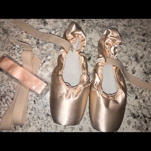 BRAND NEW capezio pointe shoes!